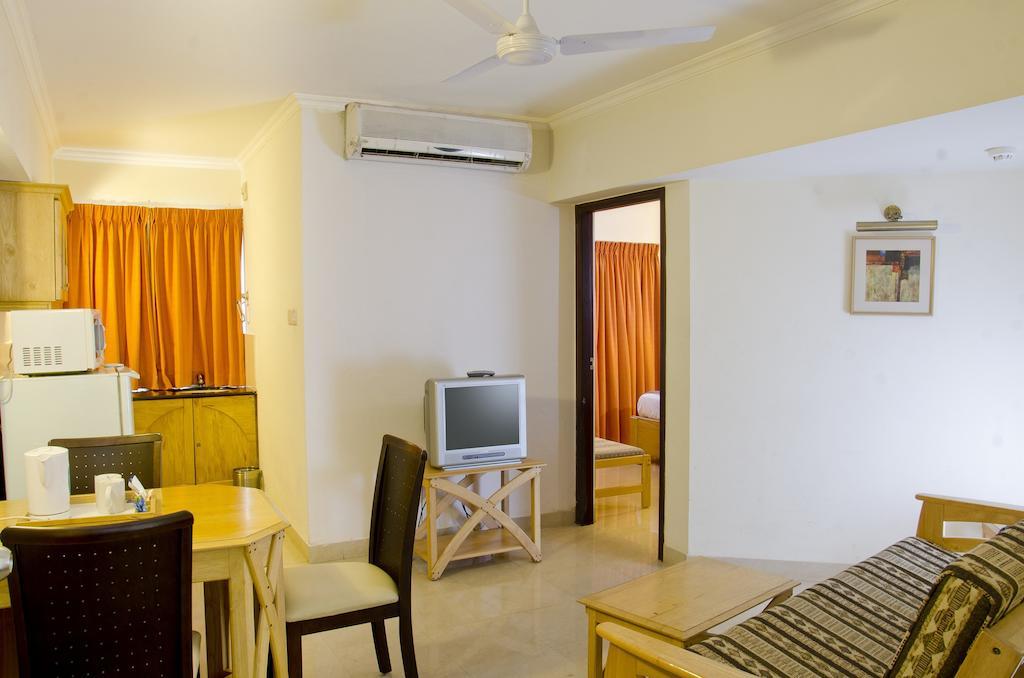 Lotus 8 Hotel Nedumbassery Habitación foto