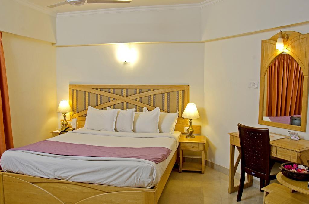 Lotus 8 Hotel Nedumbassery Habitación foto